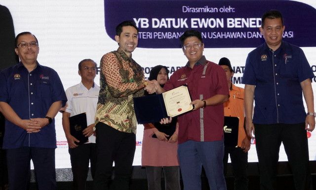 合作社受促涉足特许经营商业  部长：拨款5000万助合作社