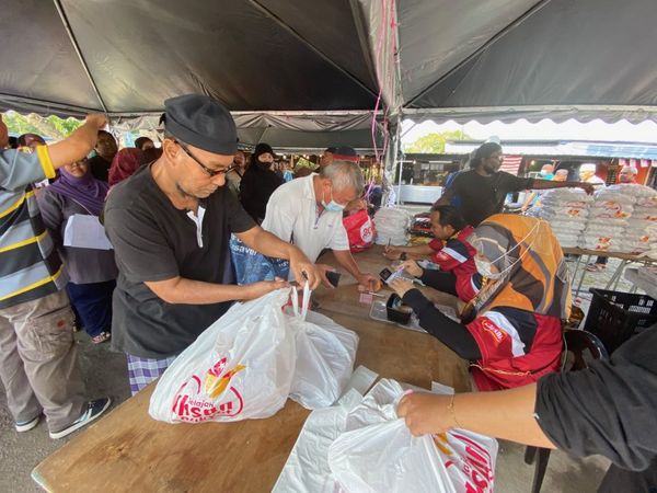 巴也遮拉斯州议员服务中心赞成 民众自带环保袋去消费