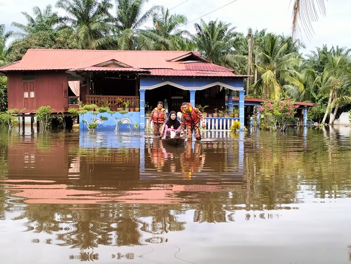 Mangsa banjir di Johor, Sabah menurun malam ini