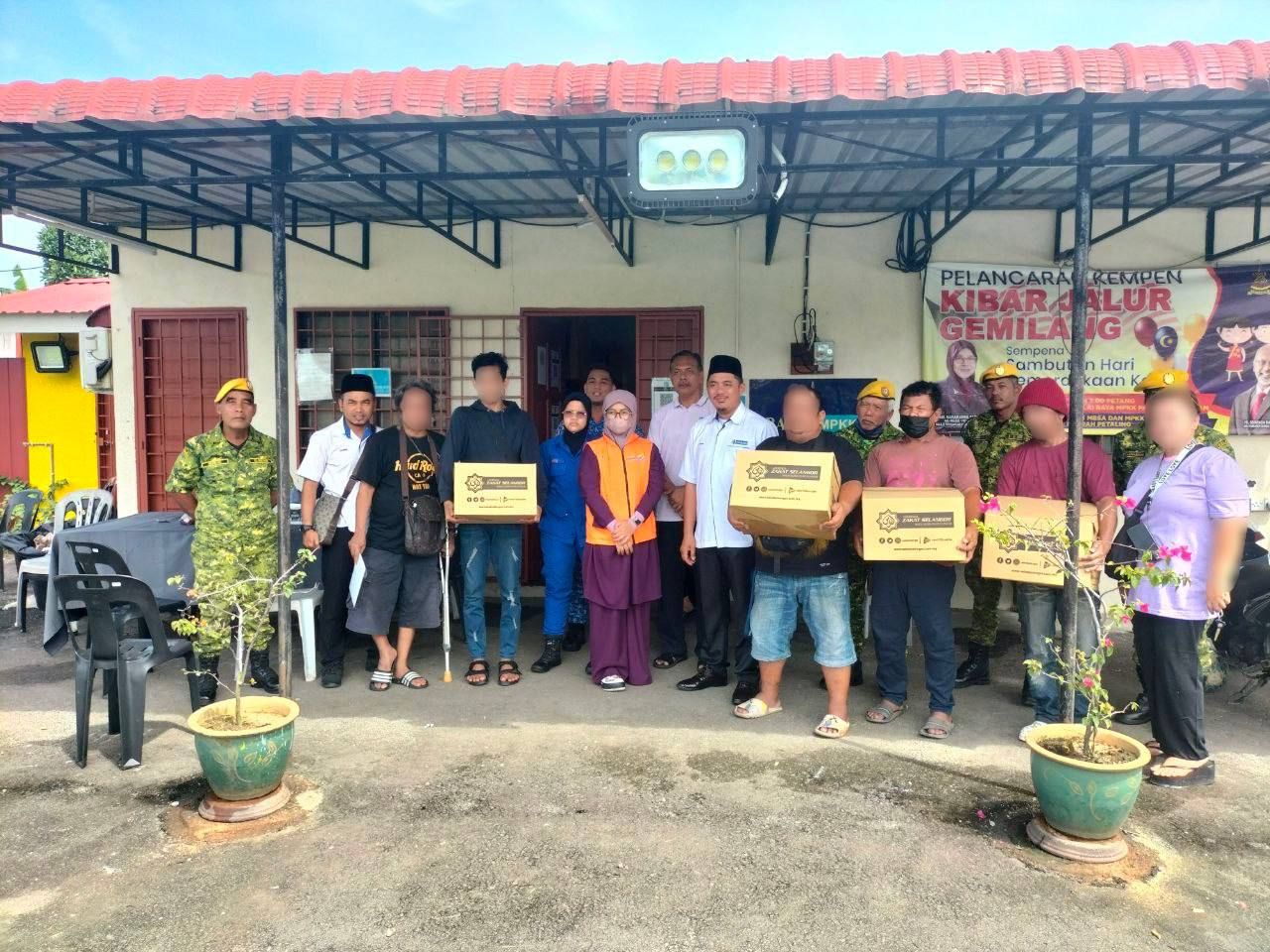 Rumah terbakar, empat keluarga terima bantuan Zakat Selangor