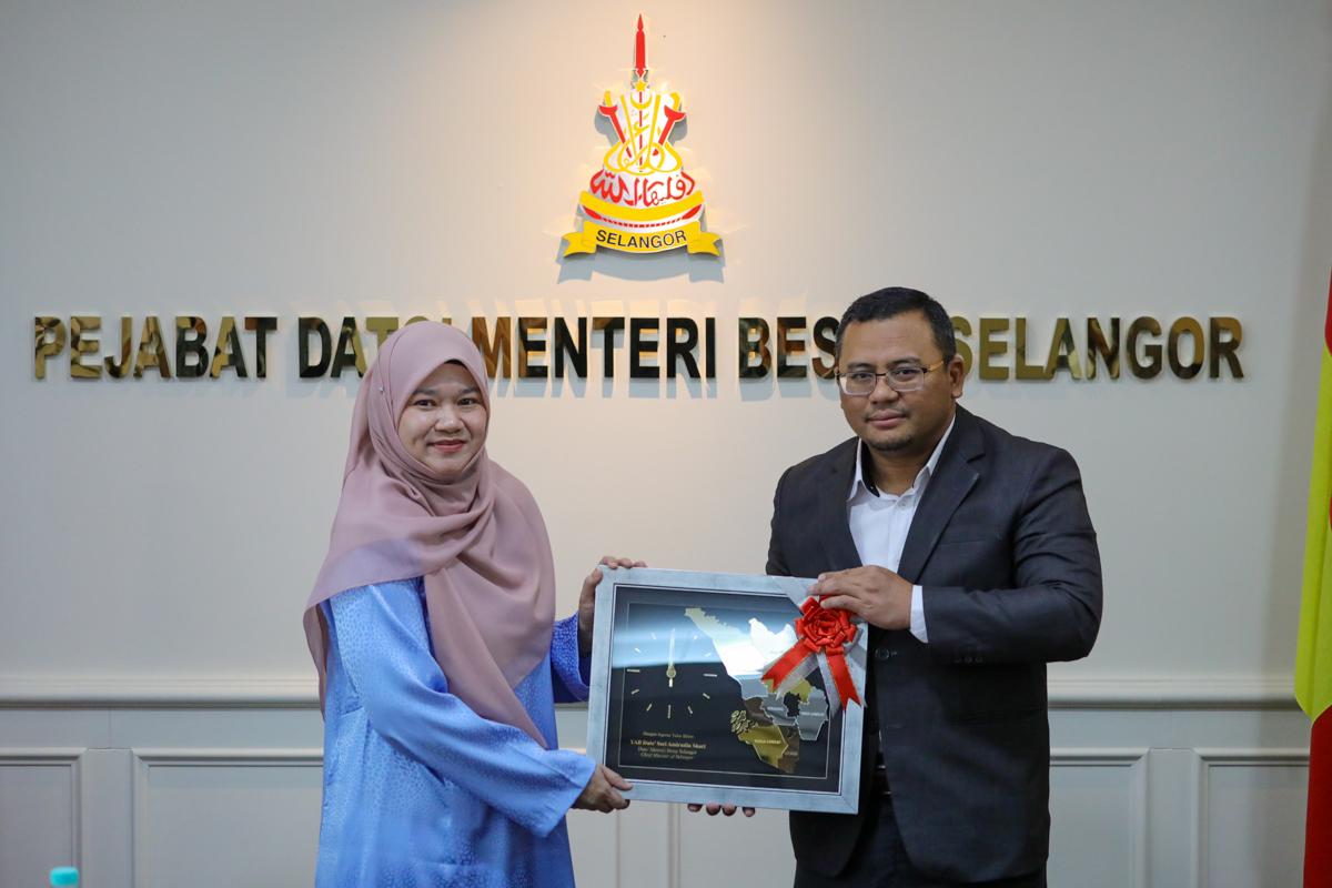 MB bertemu menteri pendidikan, tingkat kerjasama dua hala