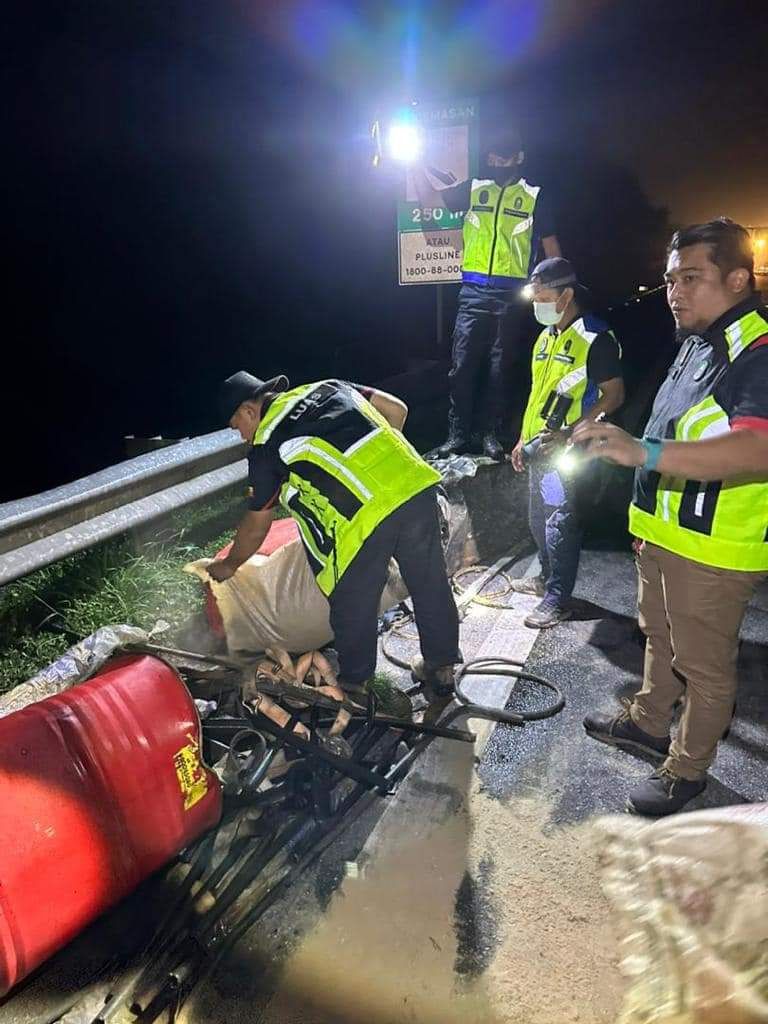 紧急应对罗里柴油泄露  雪水务局保住滤水站再立功