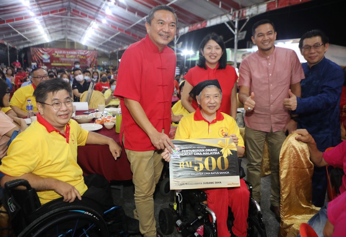 梳邦市厅新春团拜 逾千各族民众捧场热哄哄