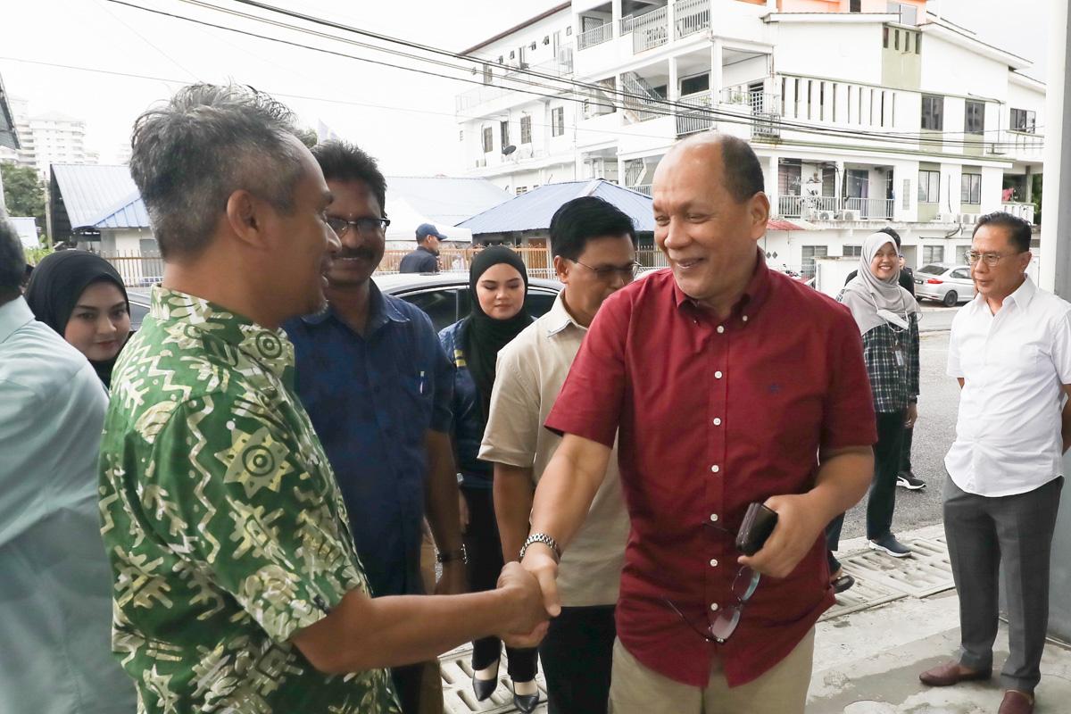 Serah senarai jalan rosak, kritikal dan berlubang untuk projek turap mega