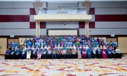 梳邦再也市厅117职员 获最佳服务奖