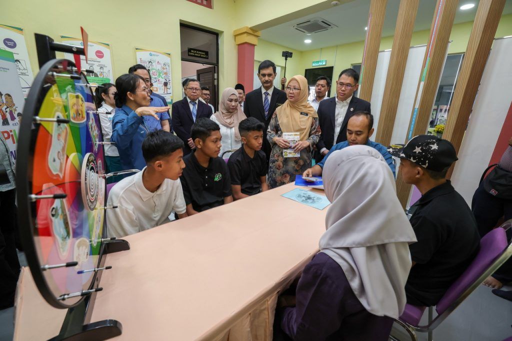 இளையோர், சிறார்களிடையே மனநல பாதிப்பு அபாயம் அதிகம்- அமைச்சர் கூறுகிறார்