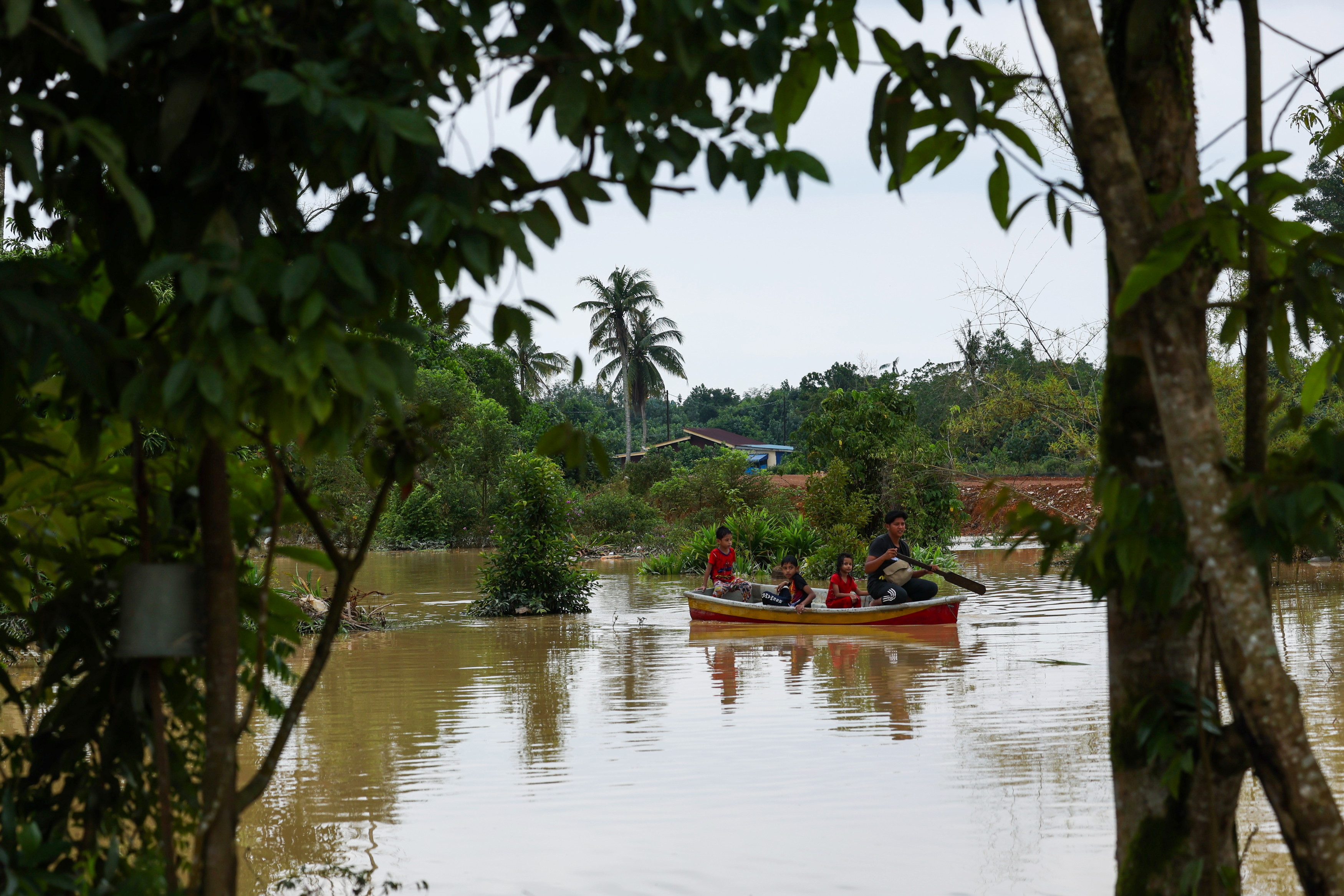 Pahang residents advised to remain vigilant, obey authorities' orders