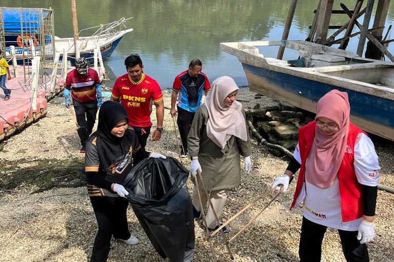 Sg Buloh jetty at Jeram made clean again after Team Selangor collects waste