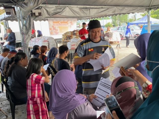 巴也遮拉斯州议员服务中心 通过雪人民市集.宣传乐龄亲善基金