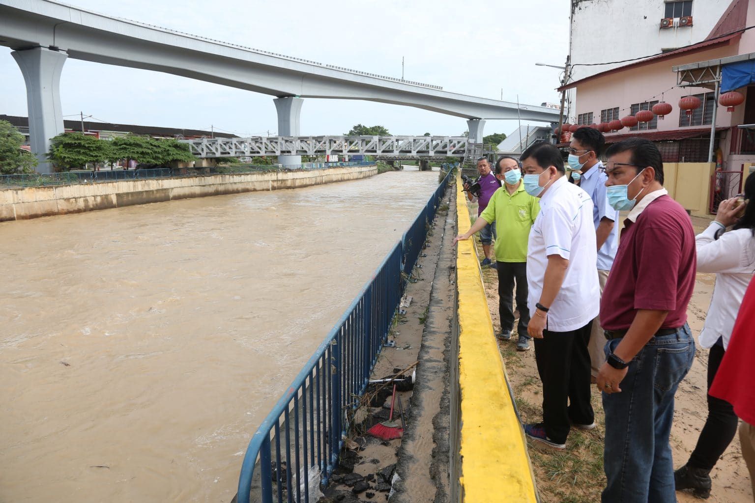 许来贤一步一脚印 矢让加影挥别水灾