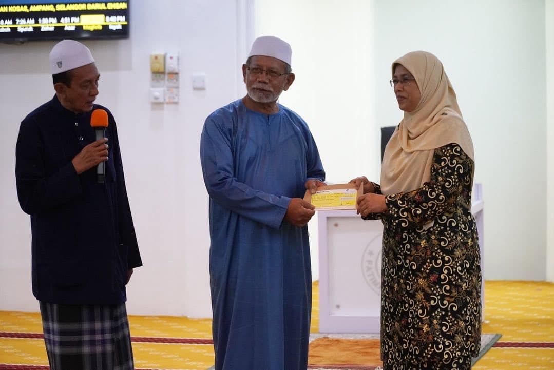 Pusat Khidmat Parlimen Ampang sumbang RM20,000 kepada Surau Fatimah Az-Zahra