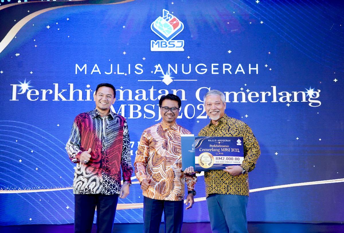 Penjawat awam Selangor disaran utamakan rakyat, profesional