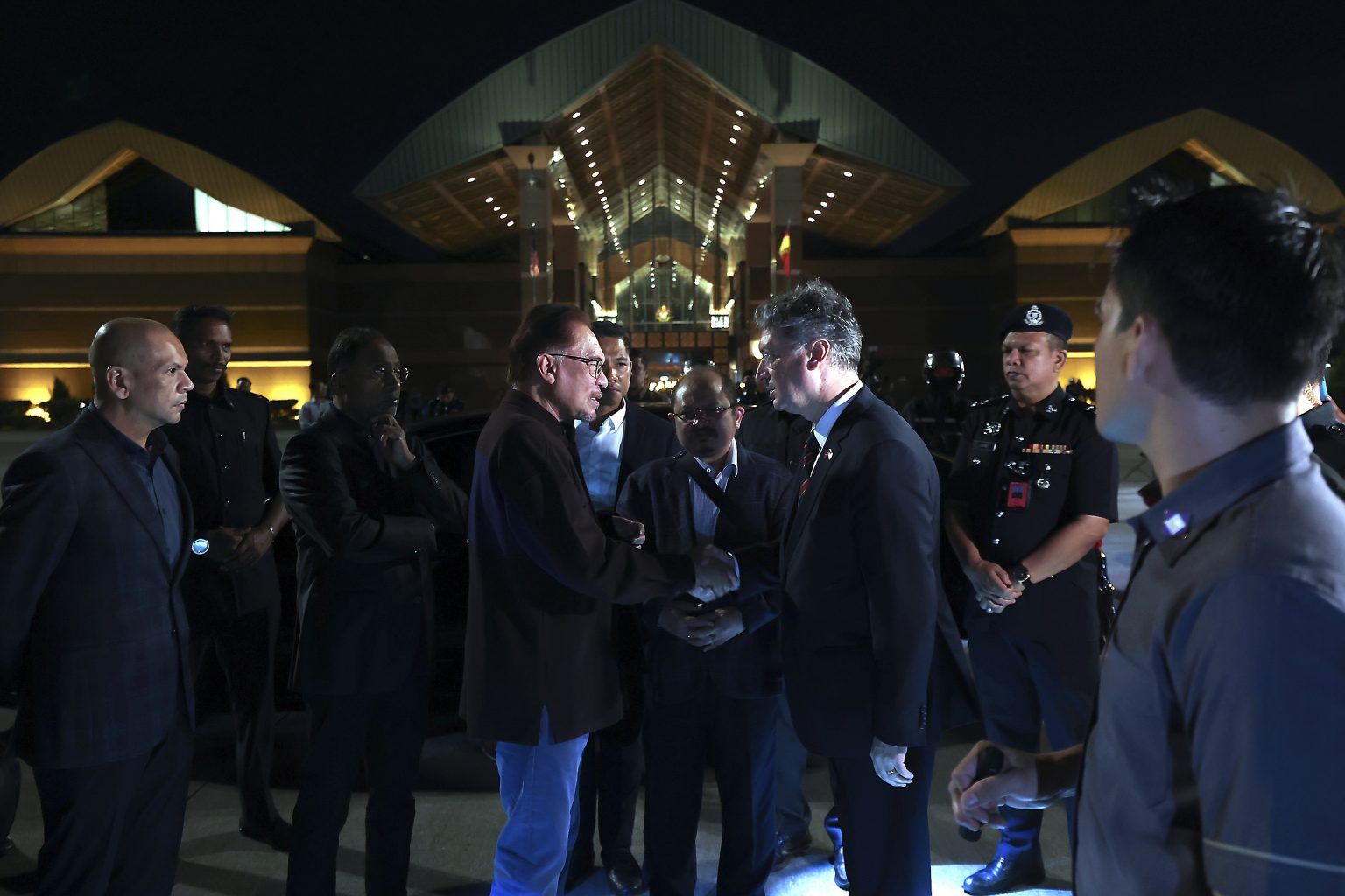 அதிபர் எர்டோகனுக்கு ஆதரவு வழங்கப் பிரதமர் துருக்கி பயணம்