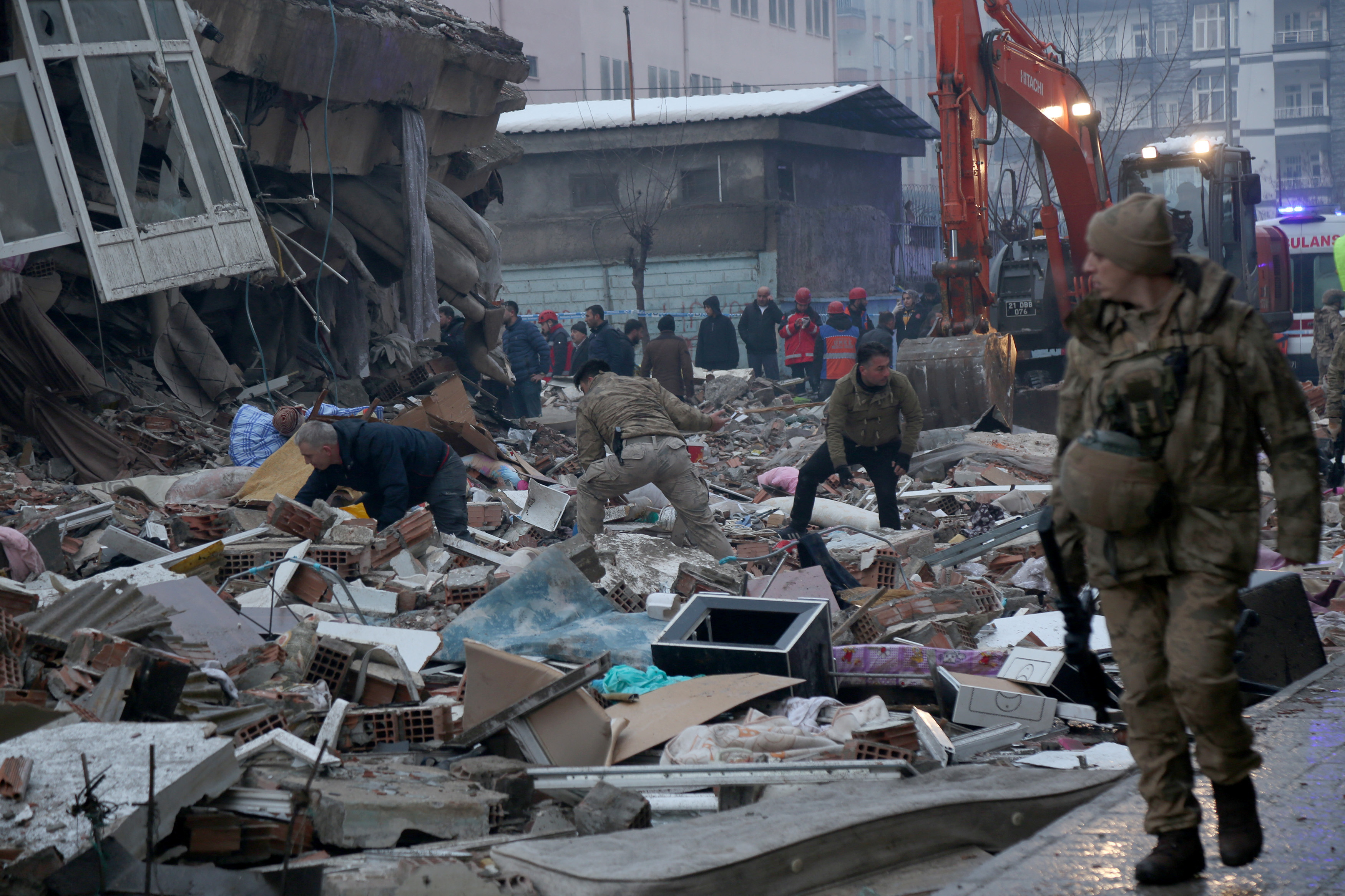 2,300 in Turkiye, 1,300 in Syria killed, Ankara declares 7-day national mourning
