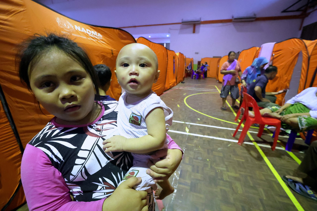 Floods: More evacuees in Sabah as situation improves in Johor, Selangor