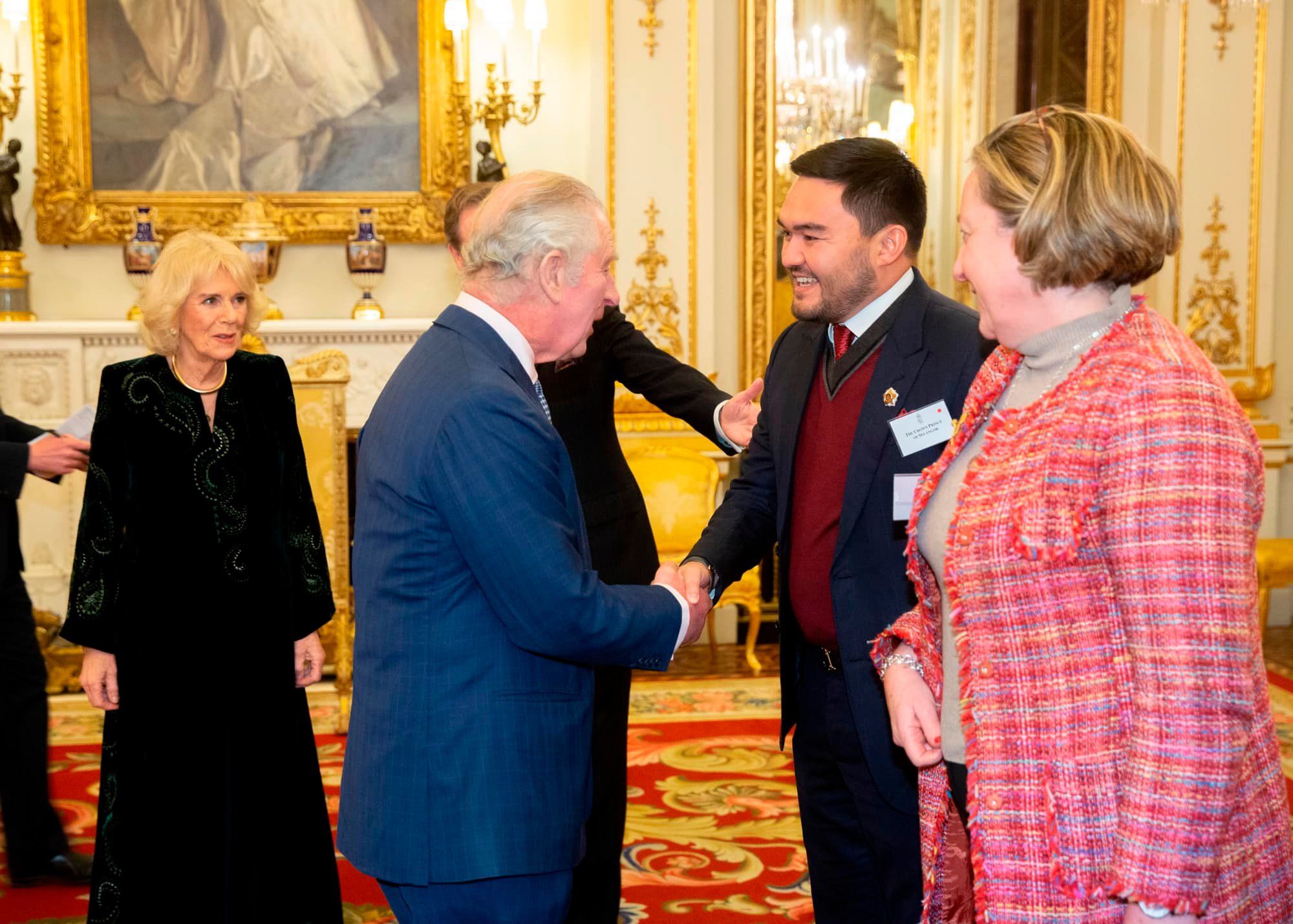 Tengku Amir Shah berkenan menghadap King Charles III di Istana Buckingham