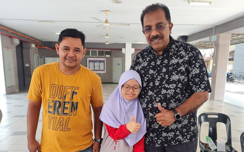 44 பள்ளி மாணவர்களுக்கு இலவச மூக்கு கண்ணாடிகள்