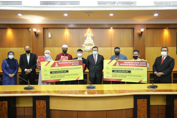 மந்திரி புசார் சிறப்பு உபகாரச் சம்பளத் திட்டத்திற்கு மாணவர்கள் மார்ச் 1 வரை விண்ணப்பிக்கலாம்