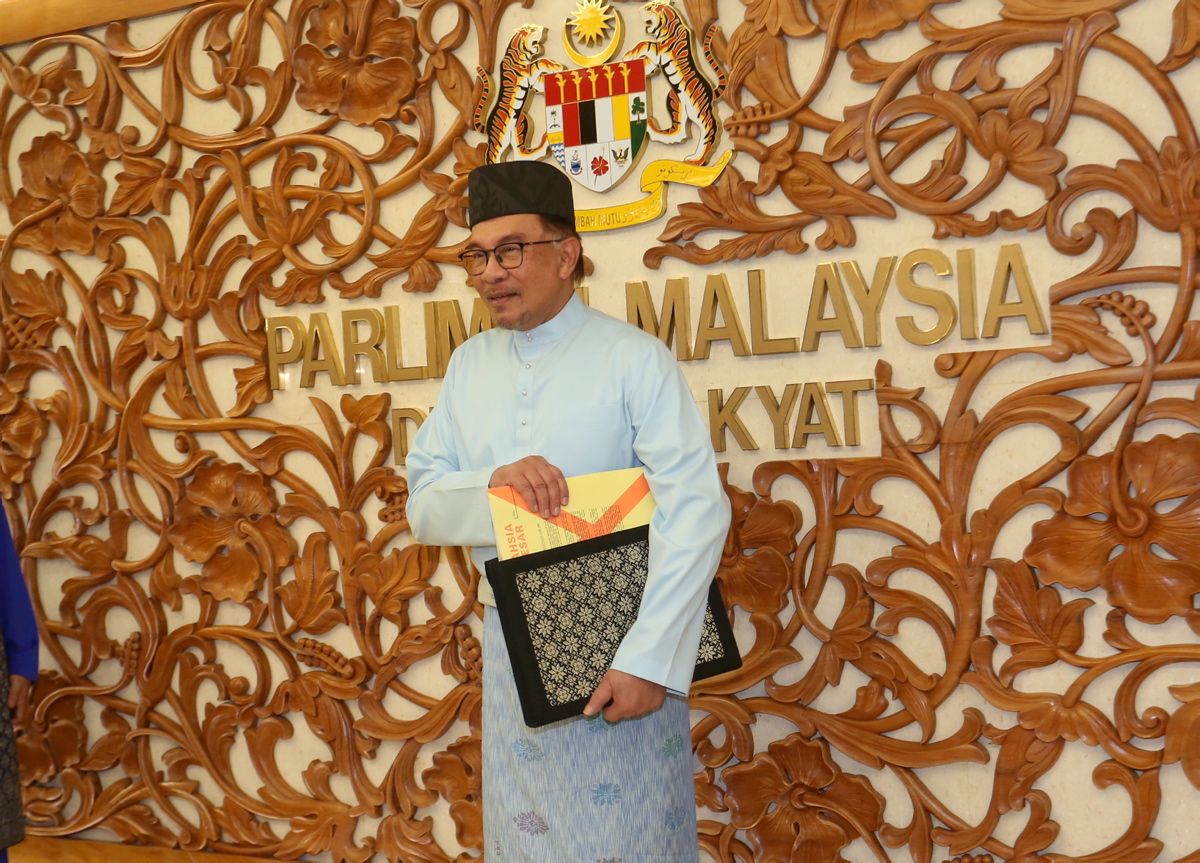 வெ.38,810 கோடி வெள்ளி வரவு செலவுத் திட்டத்தை பிரதமர் தாக்கல் செய்தார்.