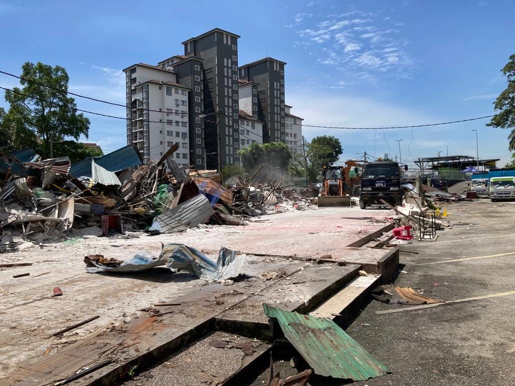 Bina parkir di tapak gerai statik, kemudahan pengunjung ke pusat komersial 