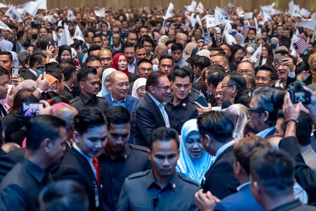 一旦国家财政状况好转 首相：再谈公仆薪俸