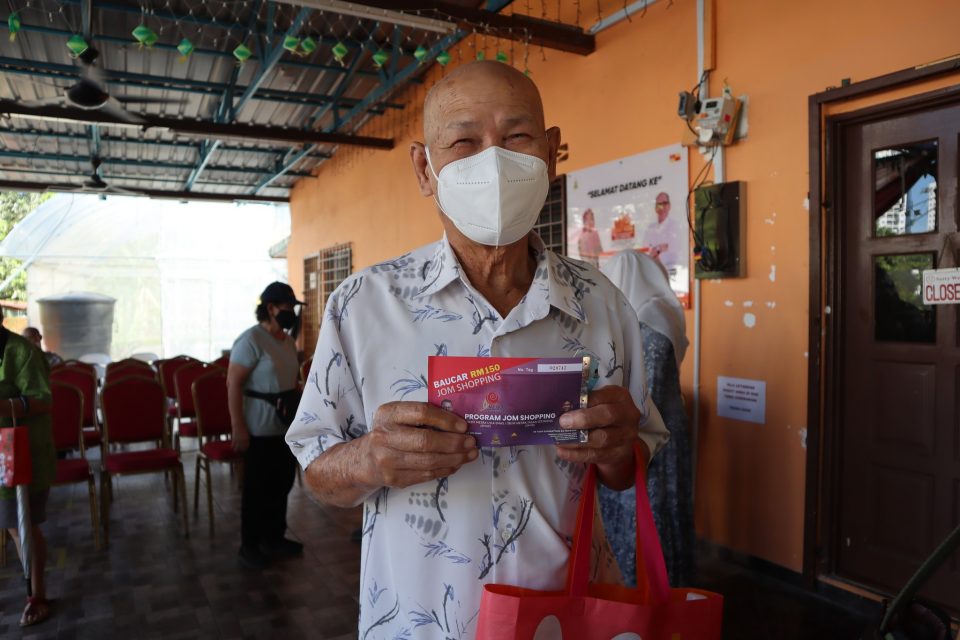 Over 2,500 Pandan Indah seniors get RM150 shopping vouchers