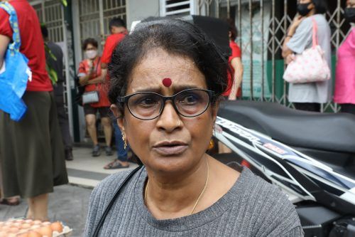 மலிவு விற்பனையில் கலந்து கொள்ள இல்லத்தரசி ஒருவர் 30 நிமிடங்கள் பயணம் செய்துள்ளார்