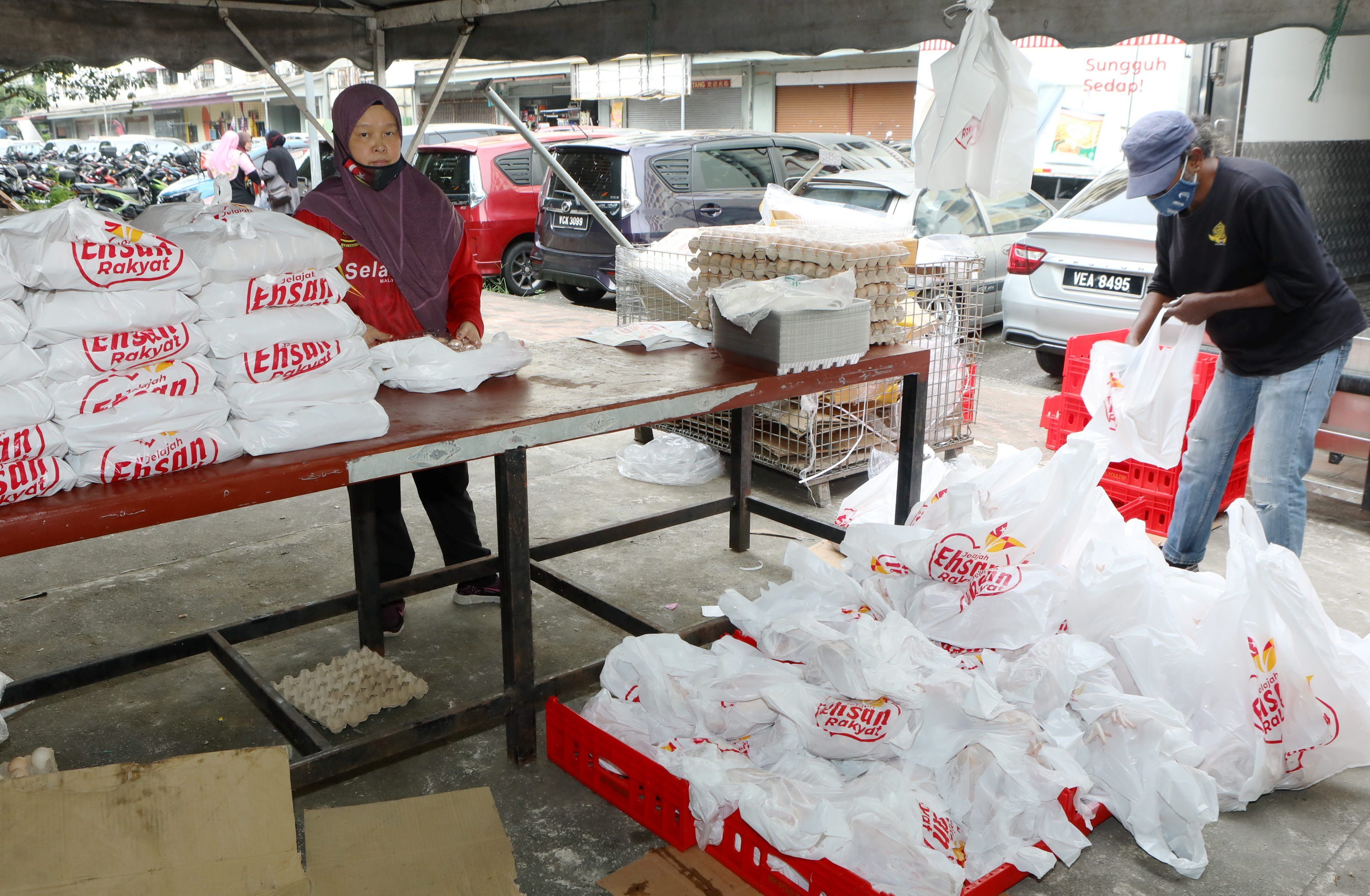 300 kampit beras habis dalam sejam di jualan murah DUN Taman Medan