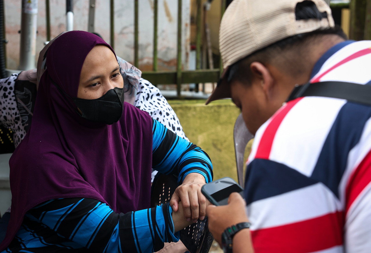 Ukay Perdana drowning incident: Mother prays for son to be found soon
