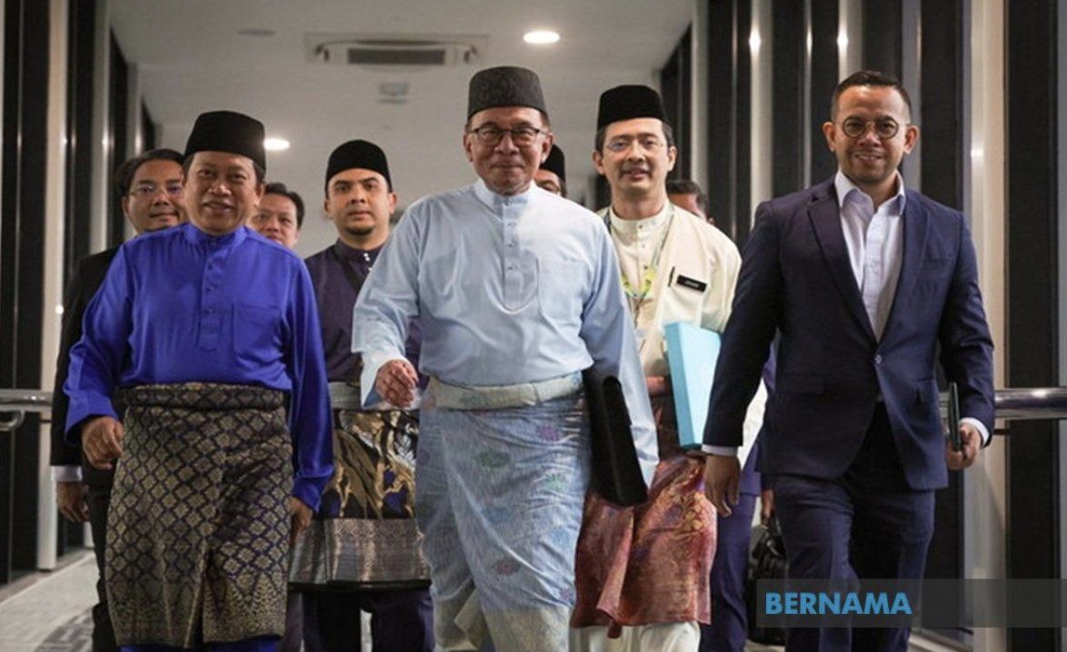 Dana belanjawan RM388.1 bilion, tumpu basmi kemiskinan, baik pulih prasarana awam