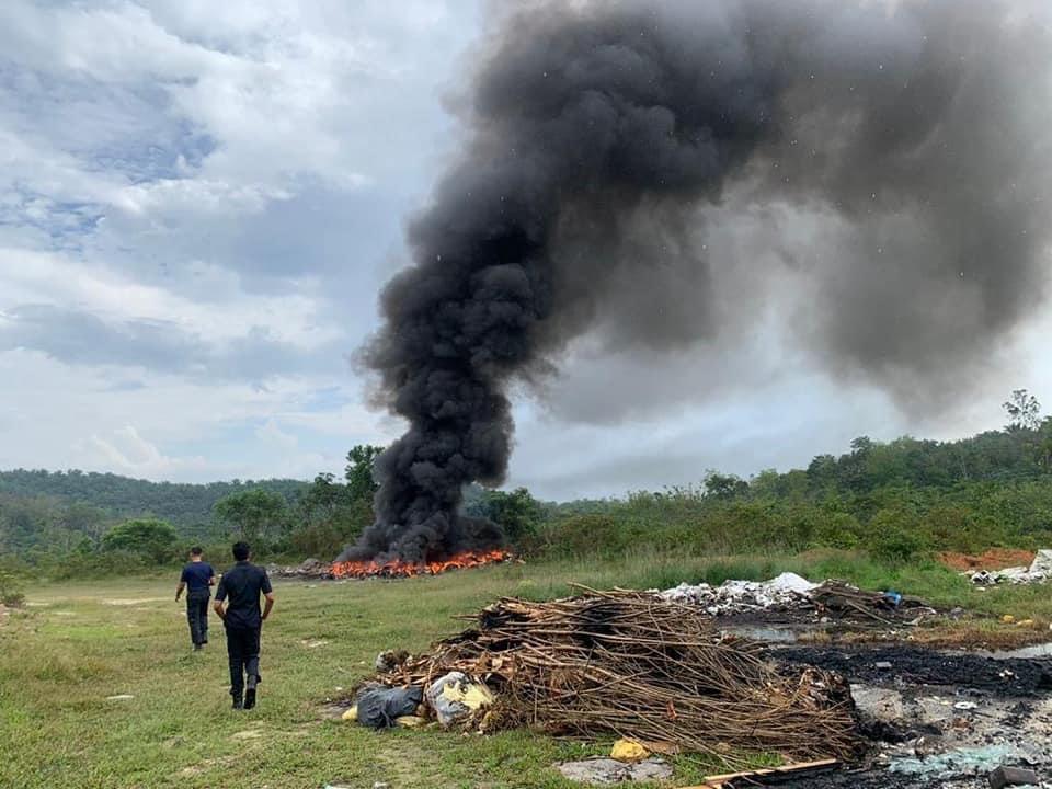 Illegal waste-dumping lorry in KKB seized