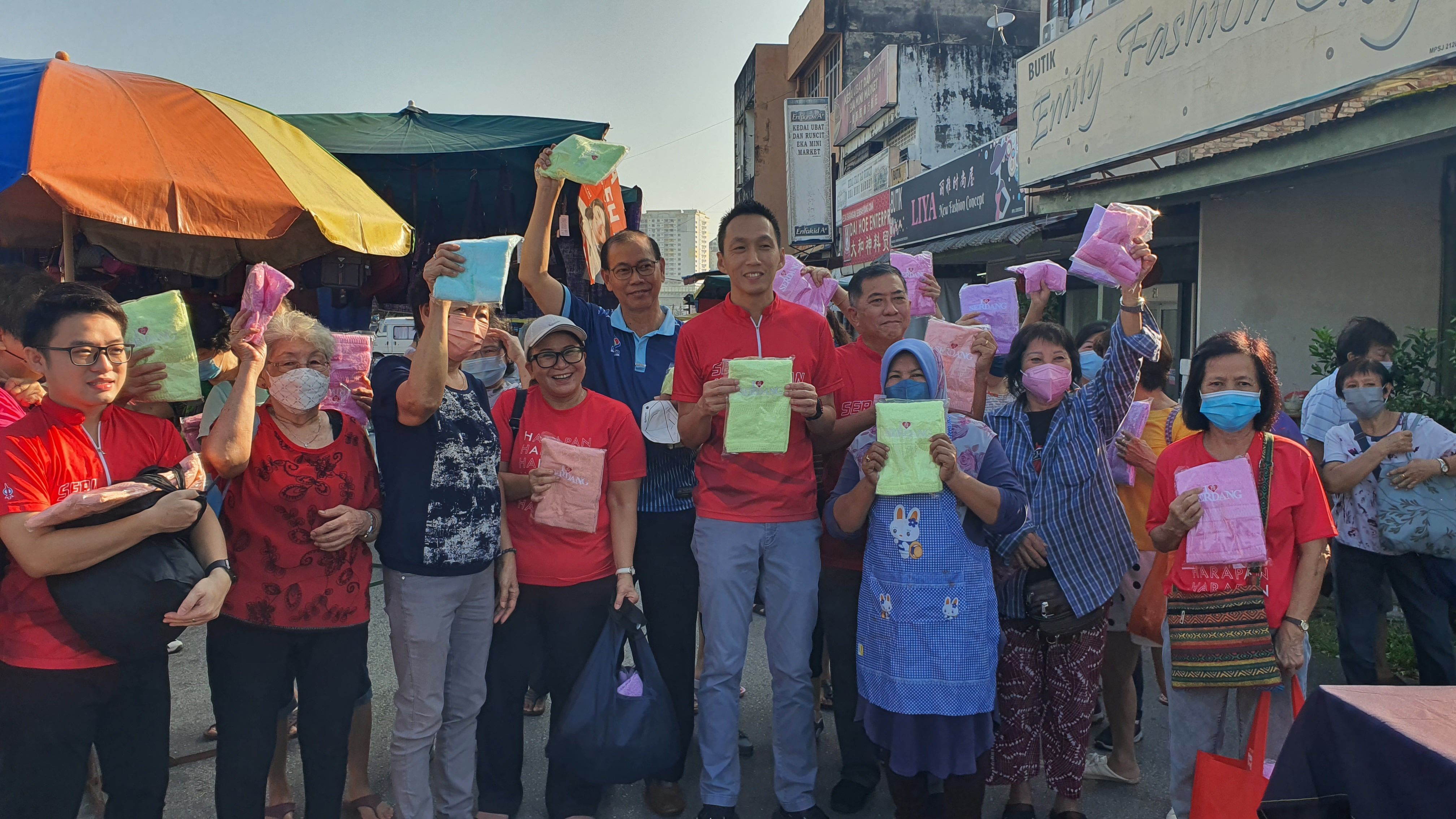 欧阳捍华派千条妇女节纪念毛巾  感谢沙登妇女贡献最给力