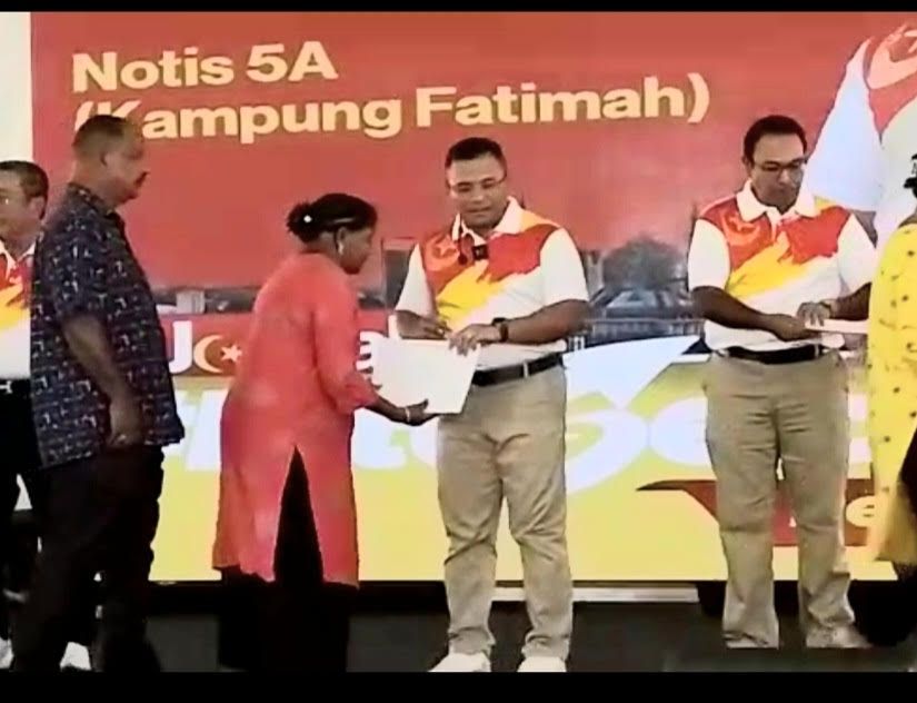 பந்திங், கம்போங் பாத்திமா கிராமத்தின் 25 இந்தியக் குடும்பங்களுக்கு நிலம்- அங்கீகாரக் கடிதங்களை மந்திரி புசார் வழங்கினார்