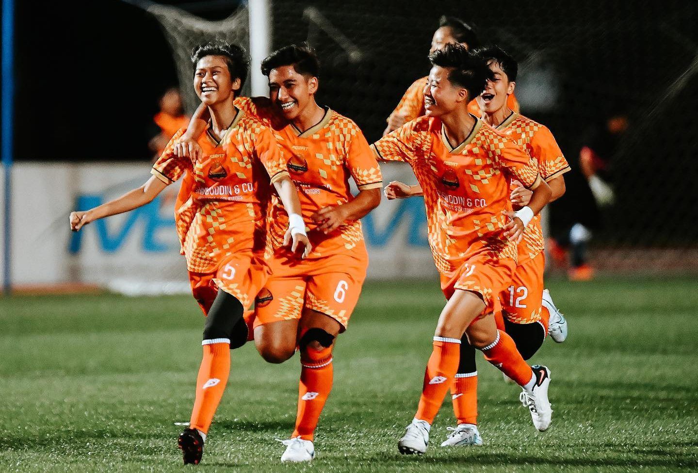 எஃப்.ஏ.எஸ். மகளிர் சூப்பர் லீக் அரையிறுதிச் சுற்றுக்குக் கிளானா யுனைடெட், எம்.பி.பி.ஜே. எஃப்.சி, தேர்வு