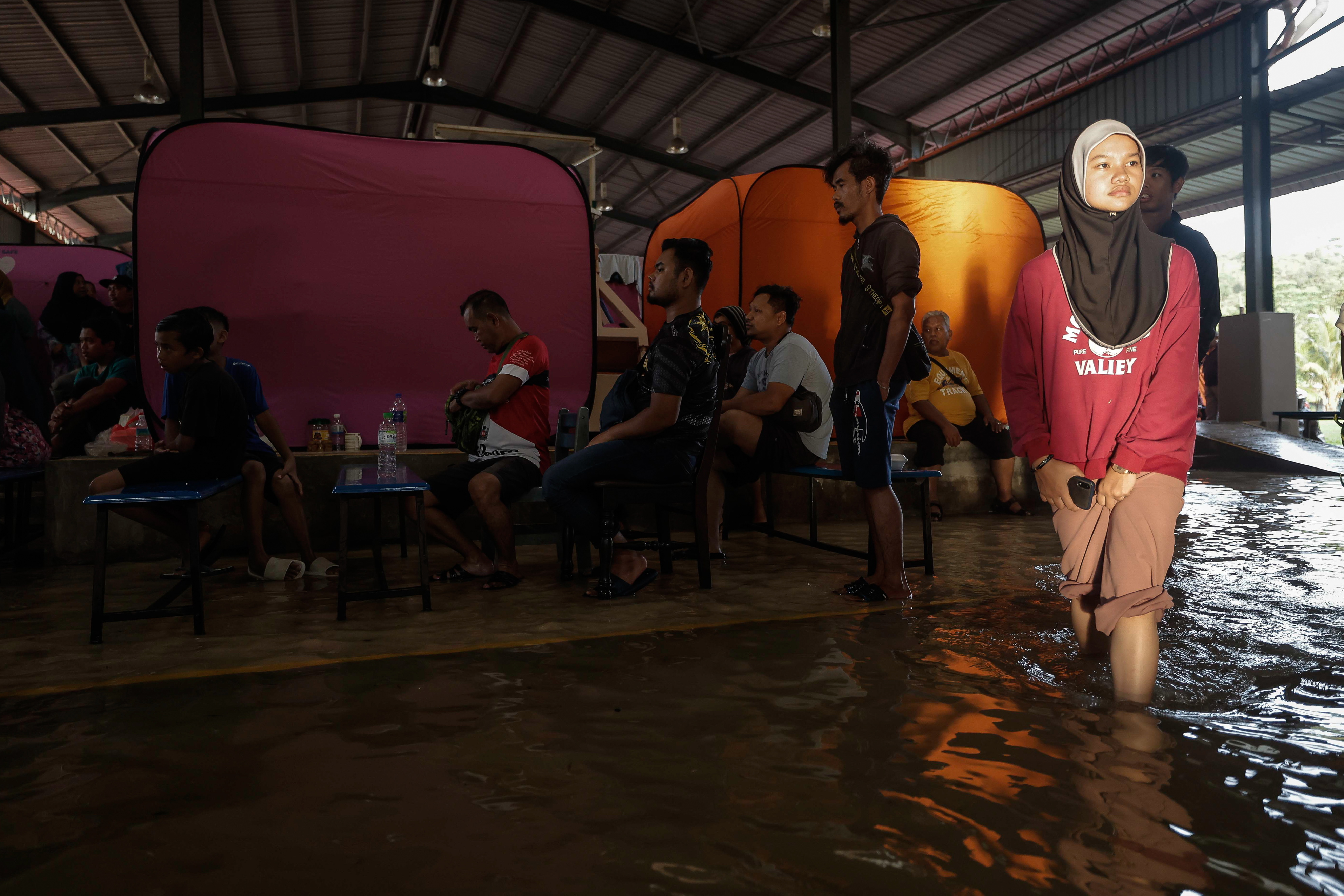 Jumlah mangsa banjir di Batu Pahat menurun kepada 6,740 setakat pagi