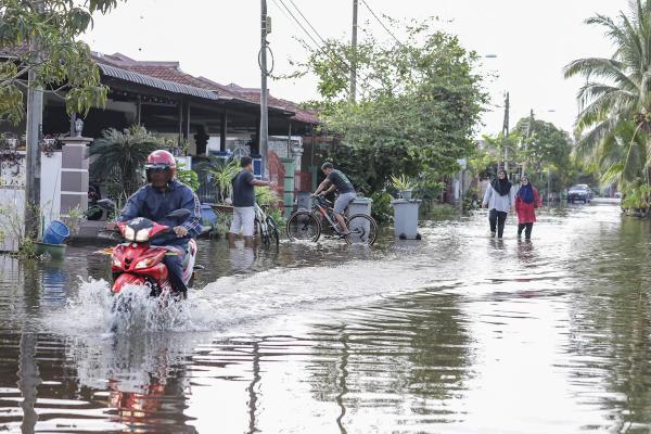 Mangsa banjir tiga negeri berkurangan kepada 44,277