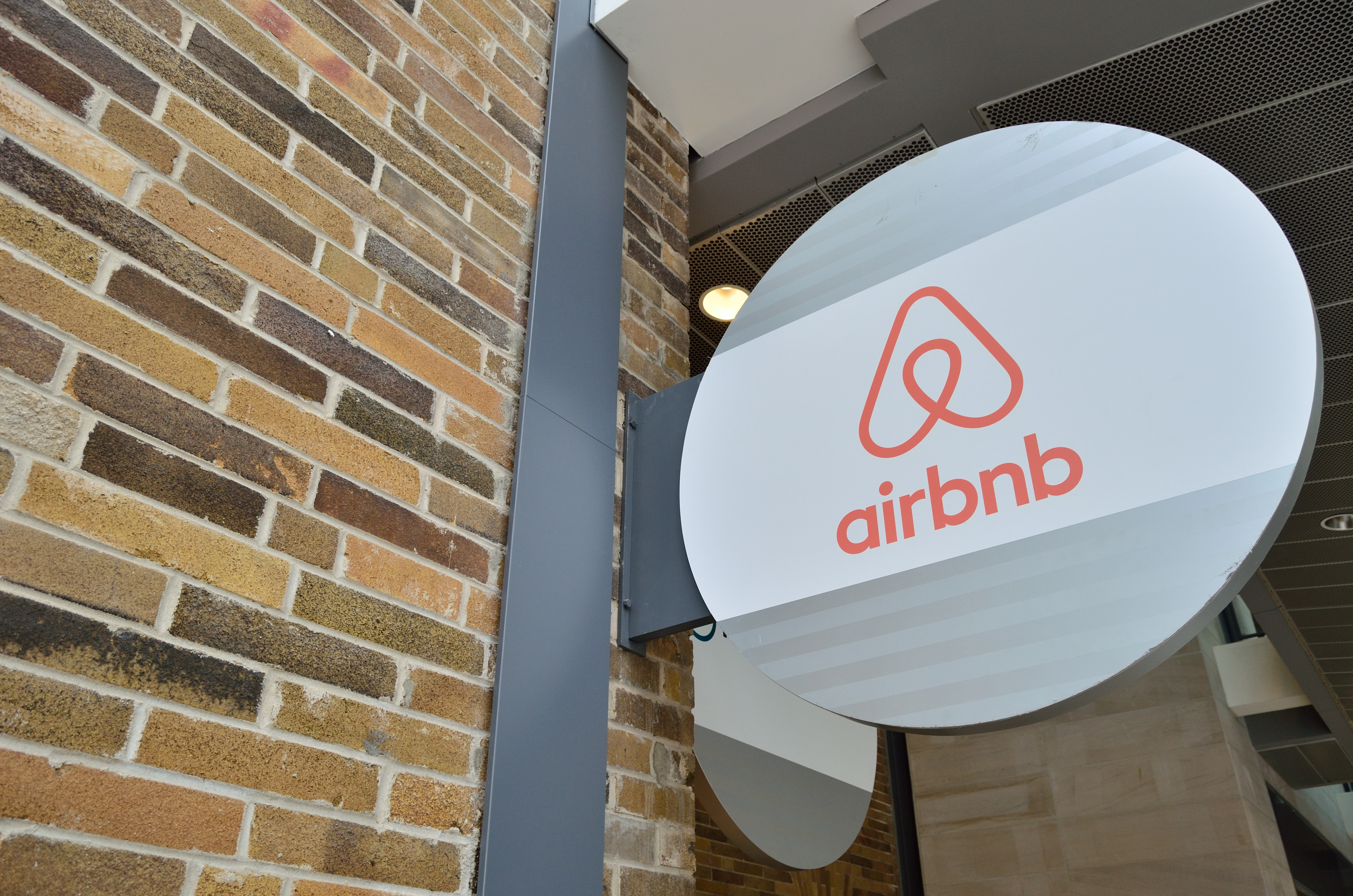Italy seizes over 700 mln euros from Airbnb over tax evasion