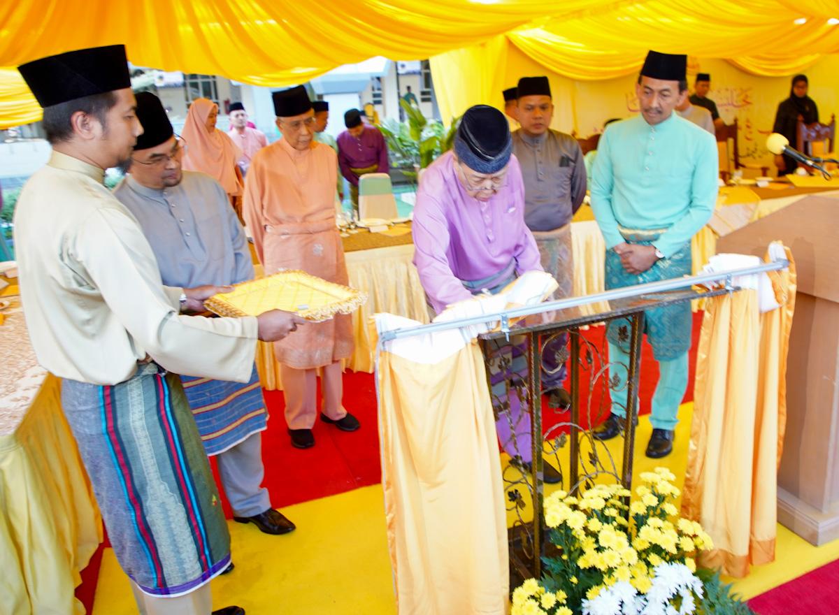 Sultan Selangor berkenan rasmi masjid, buka puasa bersama rakyat Klang