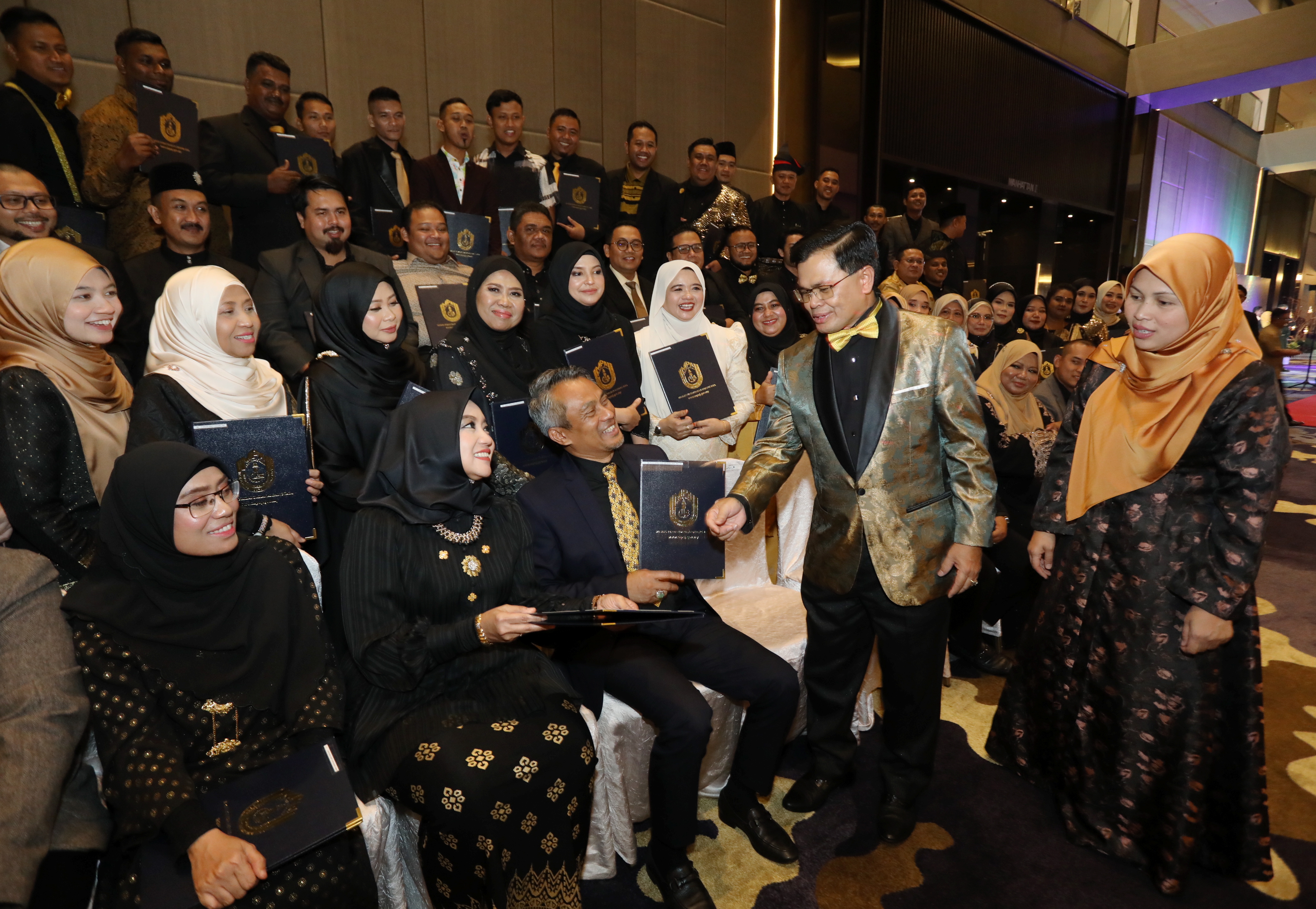 97 kakitangan MPAJ terima anugerah khidmat cemerlang, anugerah khas