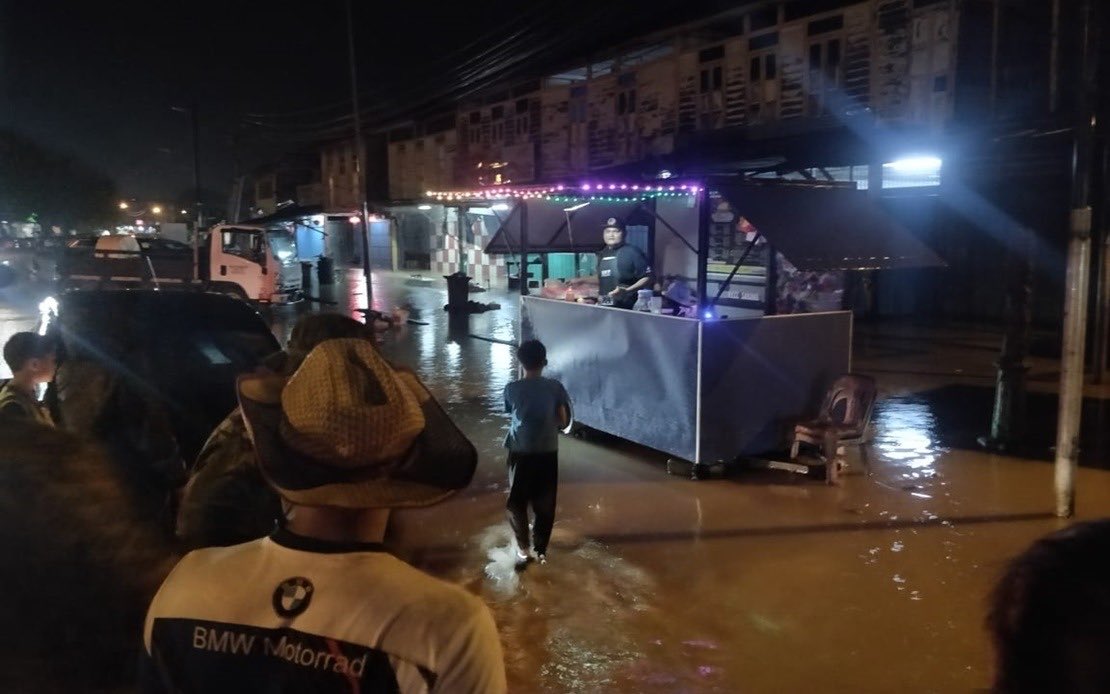 Business as usual for burger seller despite floods