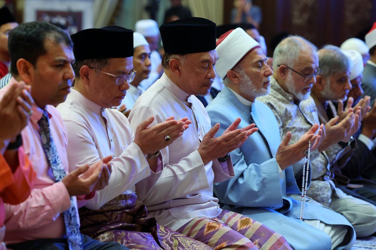 Leaders must have good morals, not pursue power and wealth — PM Anwar