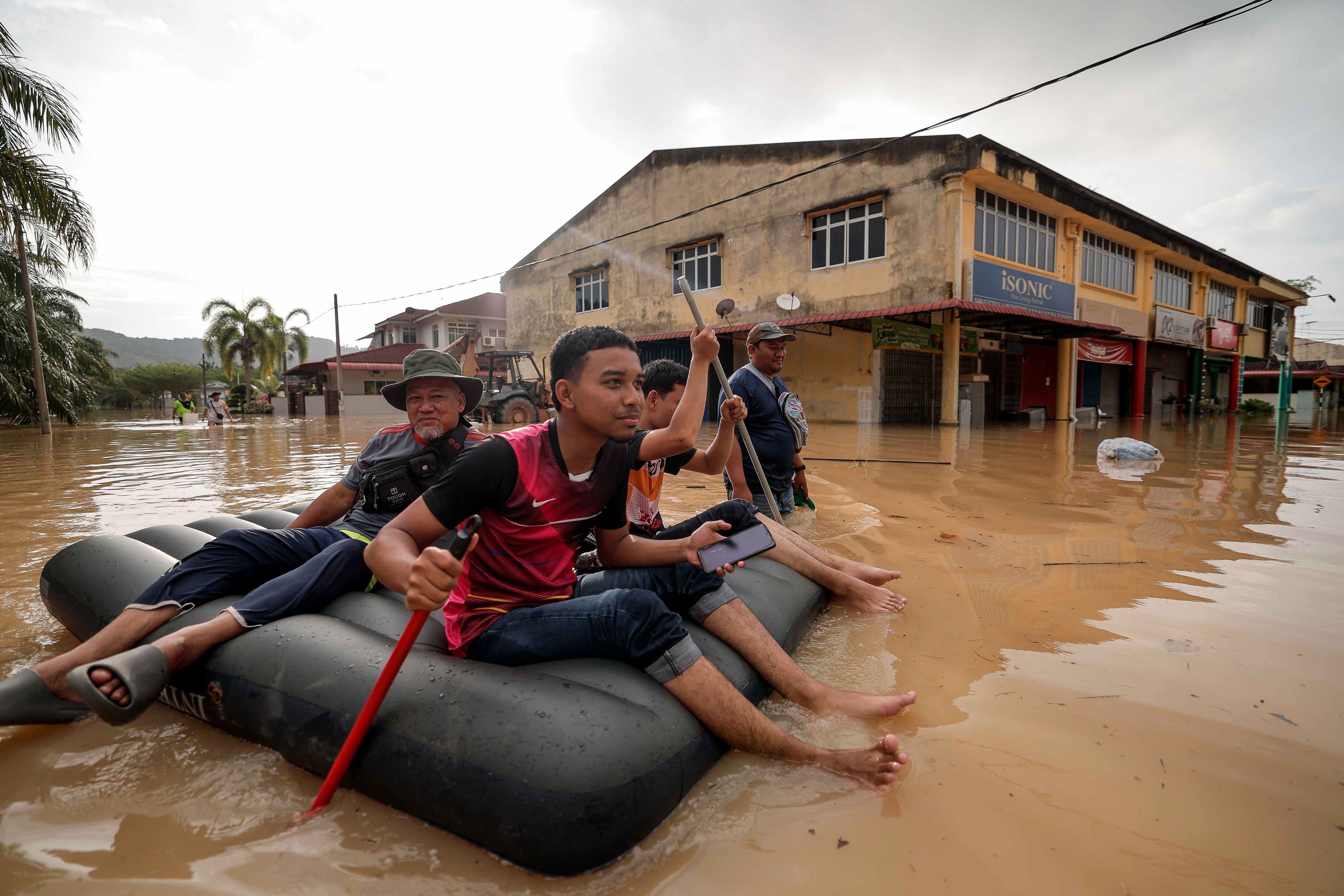 Mangsa banjir hampir 55,000 di tiga negeri, dua negeri pulih sepenuhnya