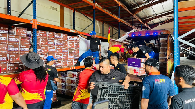 柔州水灾灾情严峻雪州送暖 发动救援任务向灾民提供日常物资