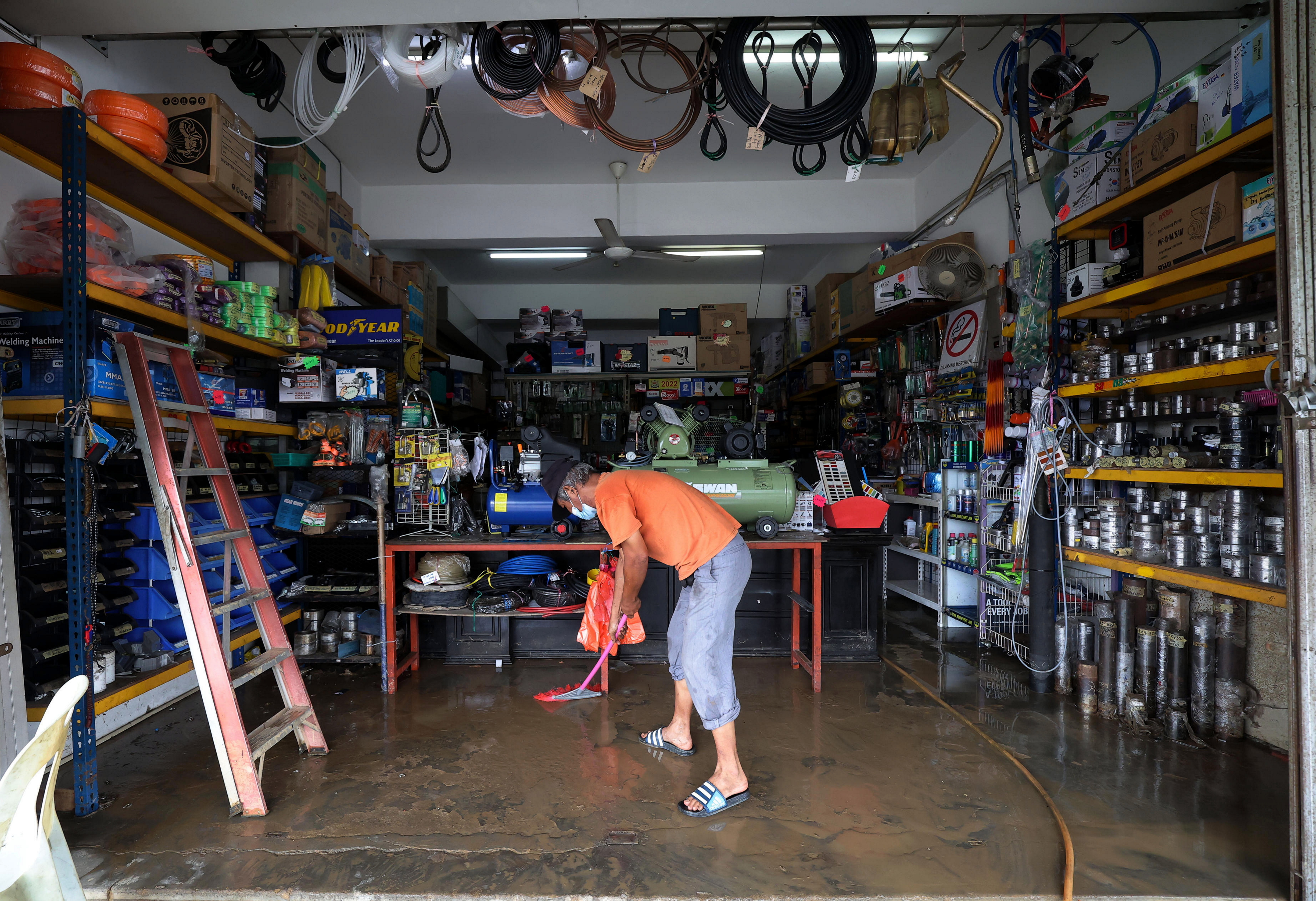 Usahawan Bumiputera terjejas banjir boleh jadual semula bayaran pinjaman