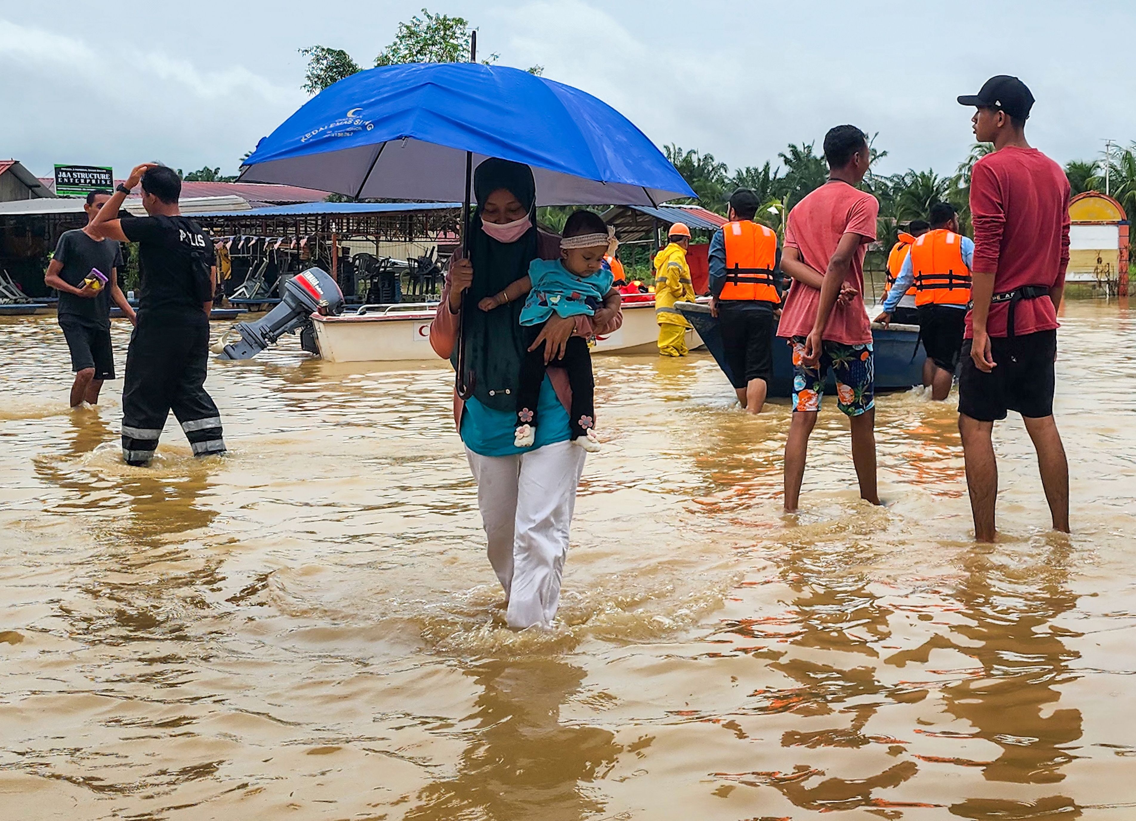 Lebih 300 mangsa banjir dipindahkan kali kedua, PPS diduduki dinaiki air