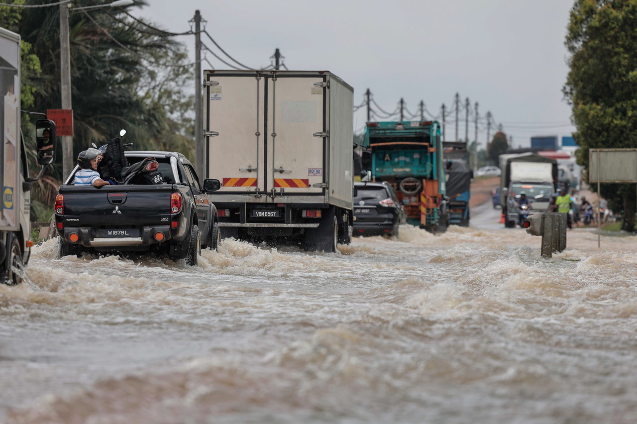 Polis: Tindakan tegas individu tular video lama kejadian banjir