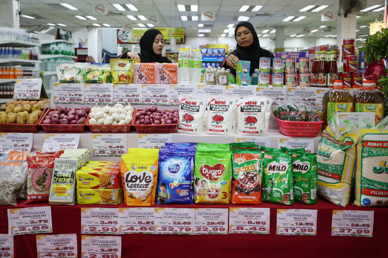 Unity govt committed to continue Payung Rahmah initiative, Agro Madani Sales — Anwar
