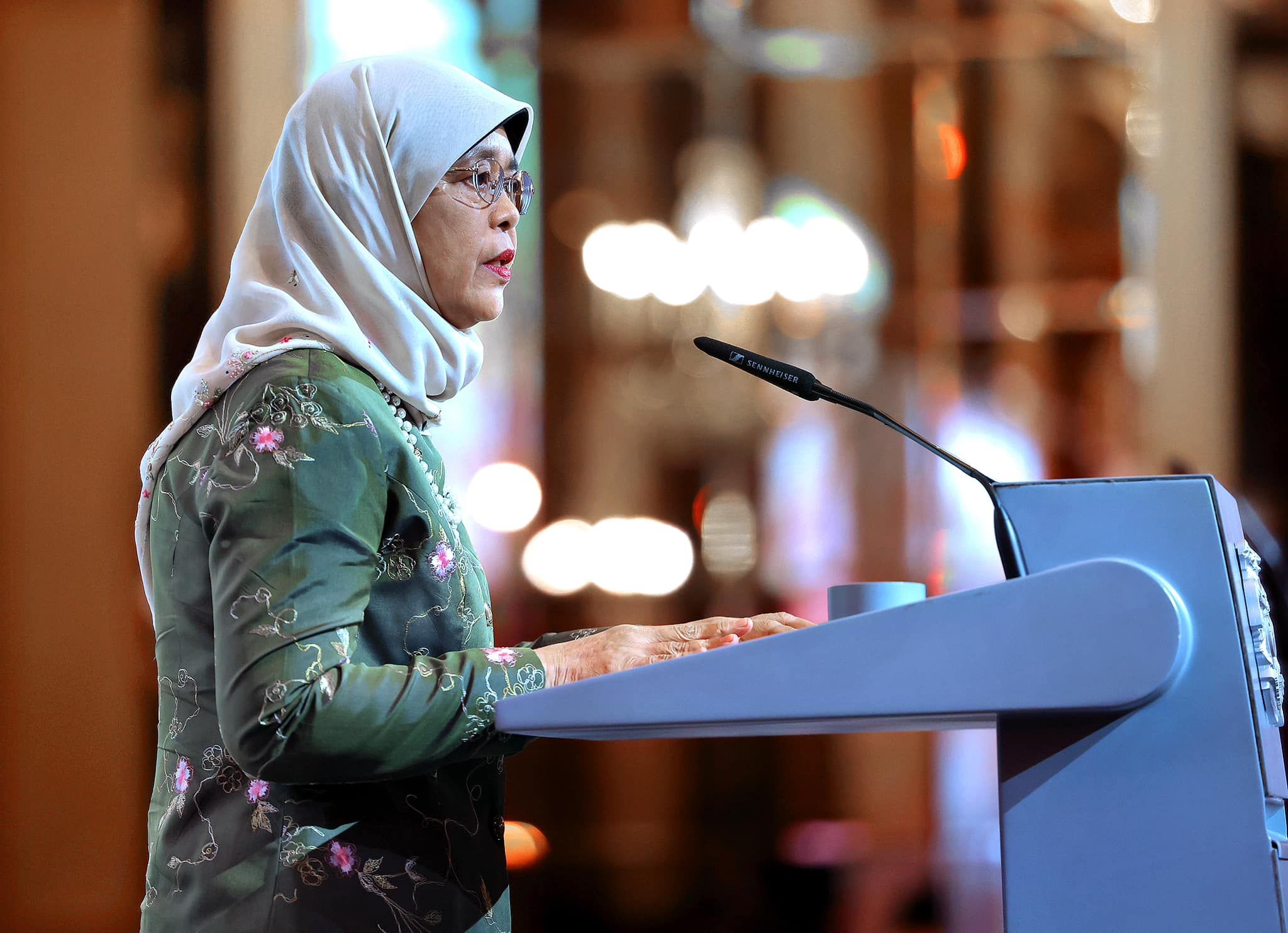 新国总统首次访马晤元首安华 安排植树和新品种胡姬花命名