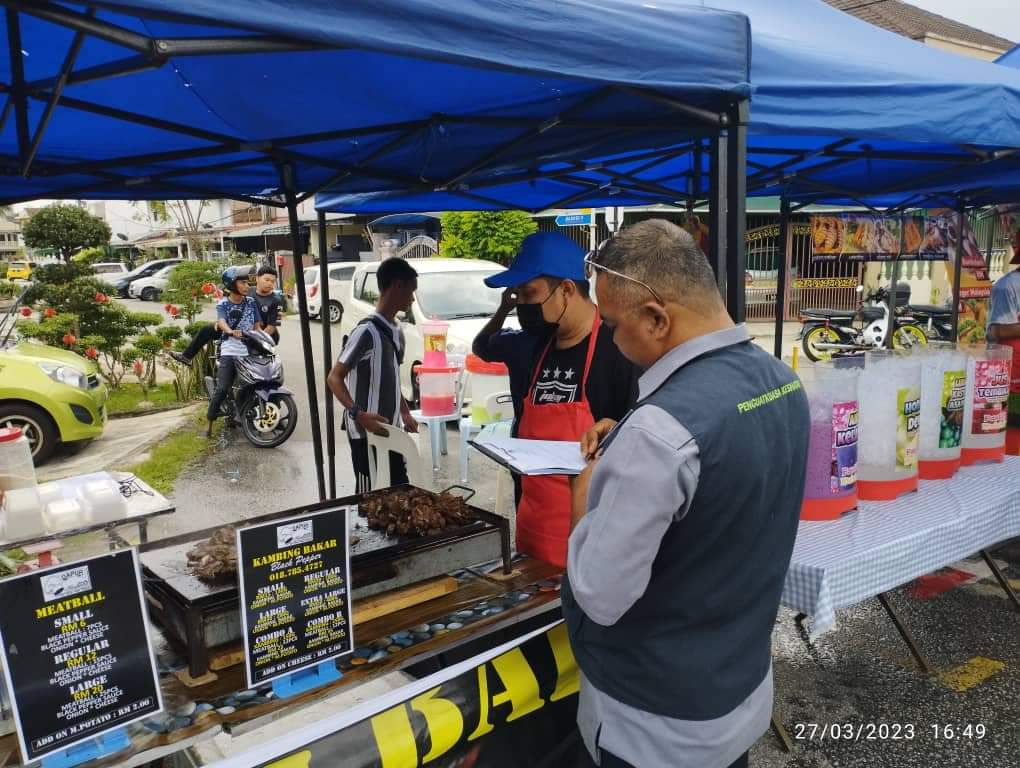 Tiada kursus kendali makanan, 15 peniaga bazar Ramadan di Selayang terima notis