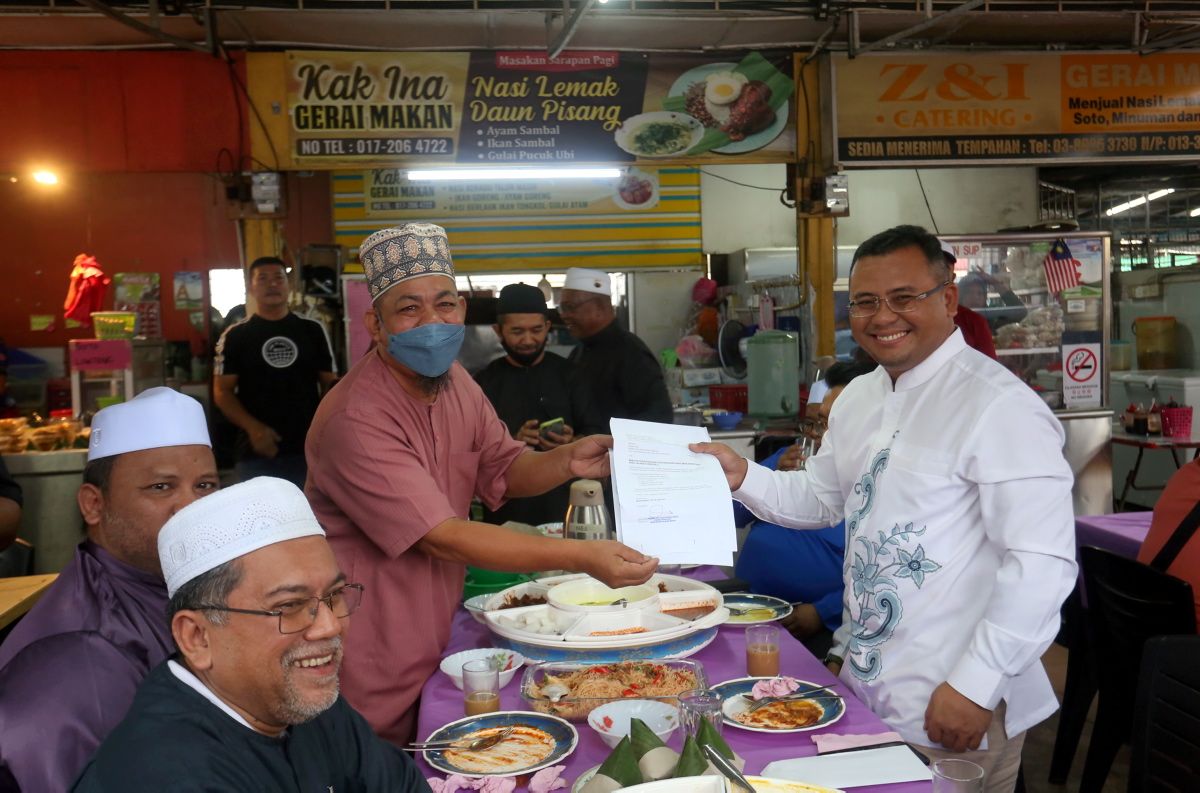 Peniaga teruja MB tinjau pasar Bandar Baru Bangi, mohon baik pulih prasarana